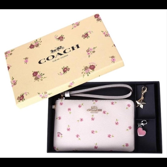 Coach Handbags - NWT Coach gorgeous floral wristlet!!